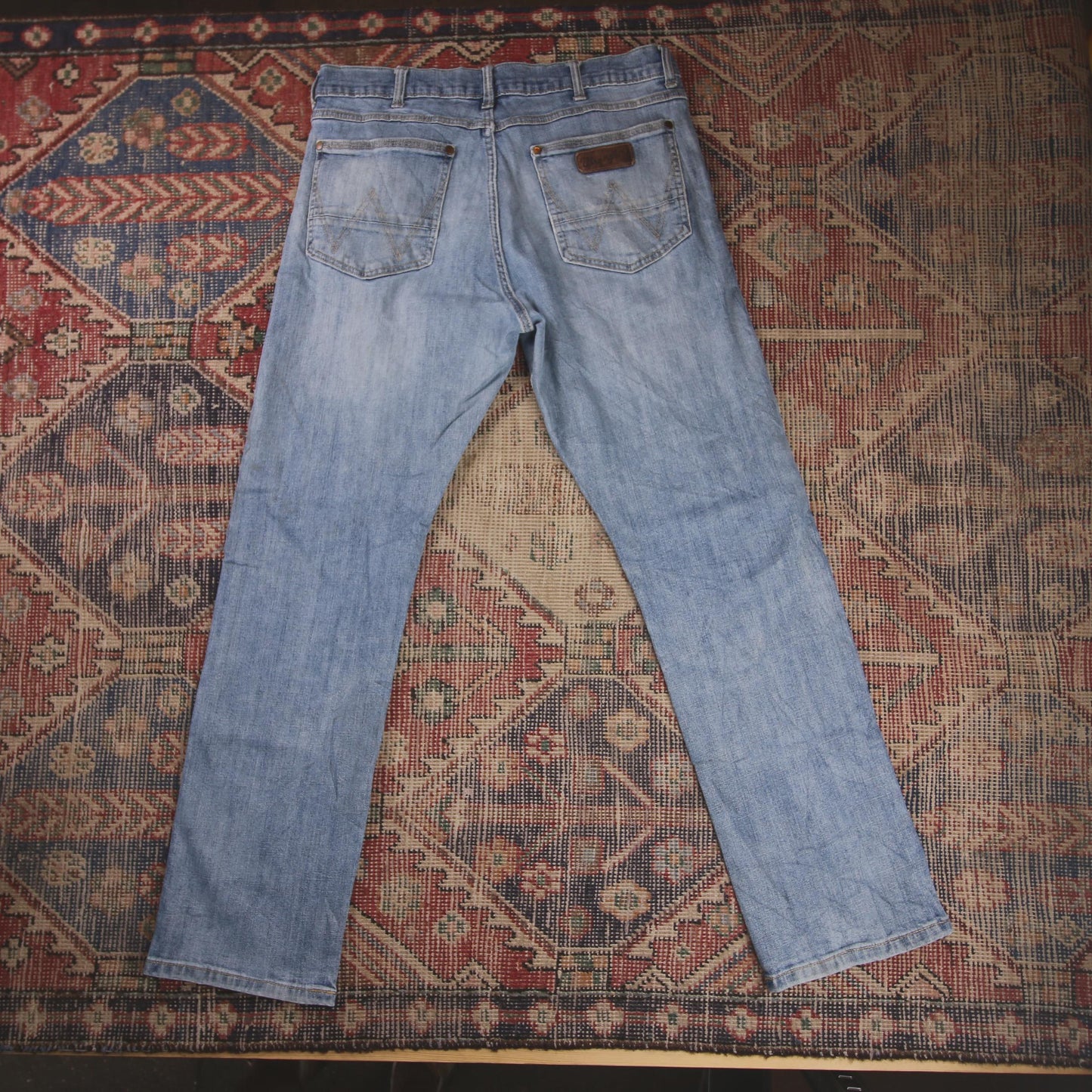 Wrangler W34 L31 Straight Leg Slim Fit Classic Ripped Style Blue Denim Jeans