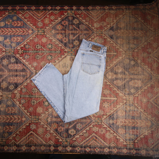 Wrangler W34 L30 Straight Leg Relaxed Fit Blue Denim Jeans
