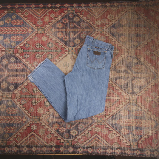 Wrangler W38 L33 Straight Leg Relaxed Fit Blue Denim Jeans