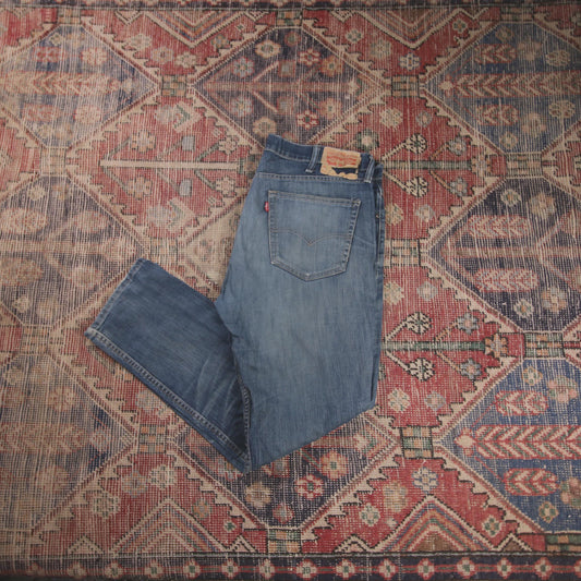 Levi's W38 L30 Straight Leg Relaxed Fit Classic Ripped Style Blue Denim Jeans