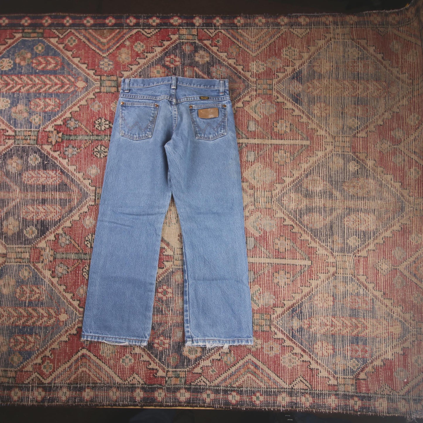 Wrangler W26 L24 Straight Leg Relaxed Fit Classic Ripped Style Blue Denim Jeans