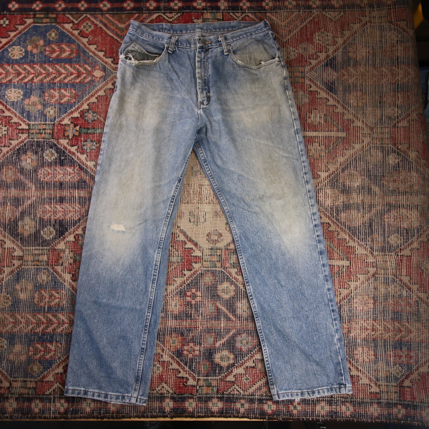 Wrangler W34 L31 Straight Leg Relaxed Fit Distressed Style Blue Denim Jeans