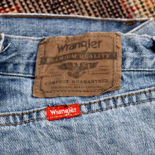 Wrangler W40 L30 Straight Leg Relaxed Fit Blue Denim Jeans