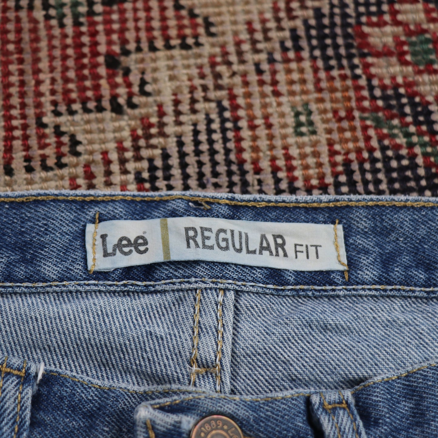 Lee W34 L32 Straight Leg Relaxed Fit Classic Ripped Style Blue Denim Jeans