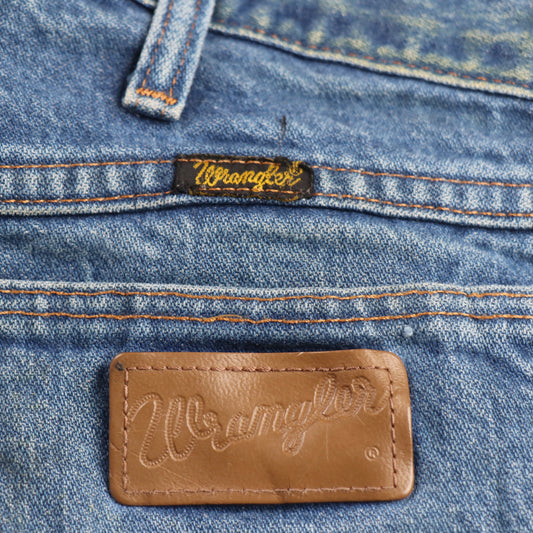 Wrangler W30 L31 Straight Leg Relaxed Fit Classic Ripped Style Blue Denim Jeans