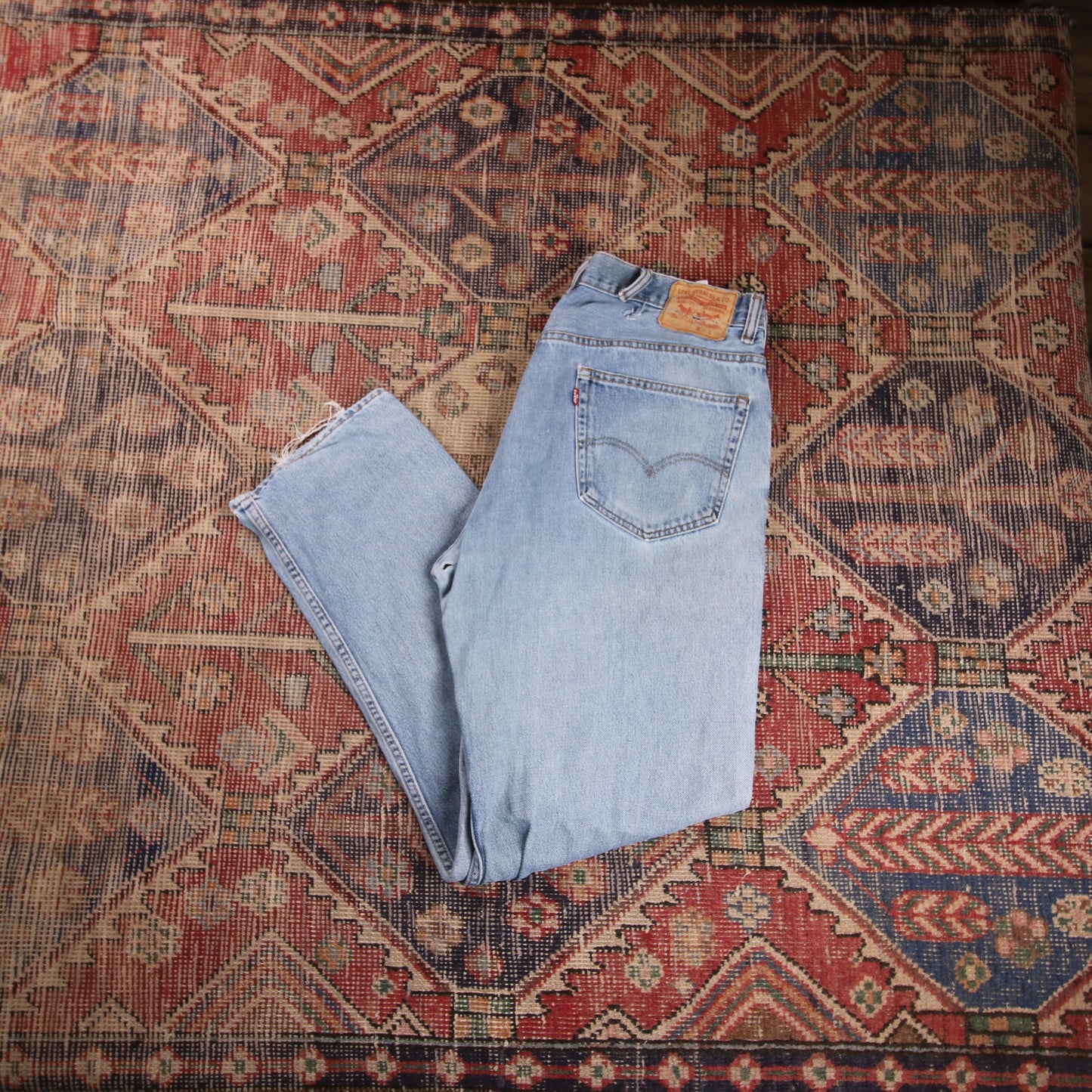 Levi's 550 W36 L32 Tapered Leg Relaxed Fit Classic Ripped Style Blue Denim Jeans
