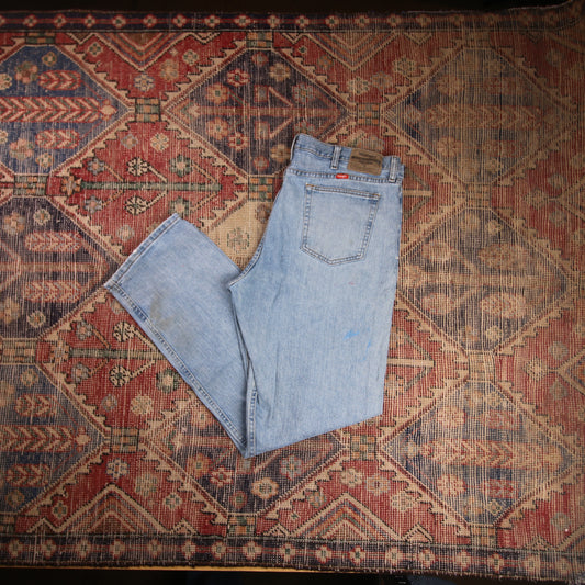 Wrangler W38 L33 Straight Leg Relaxed Fit Blue Denim Jeans