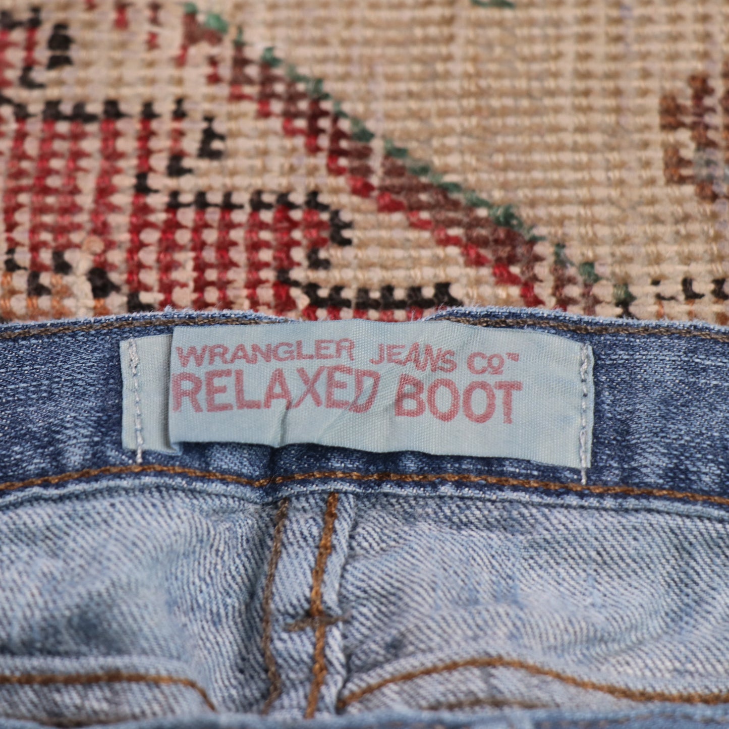 Wrangler W34 L27 Straight Leg Relaxed Fit Classic Ripped Style Blue Denim Jeans