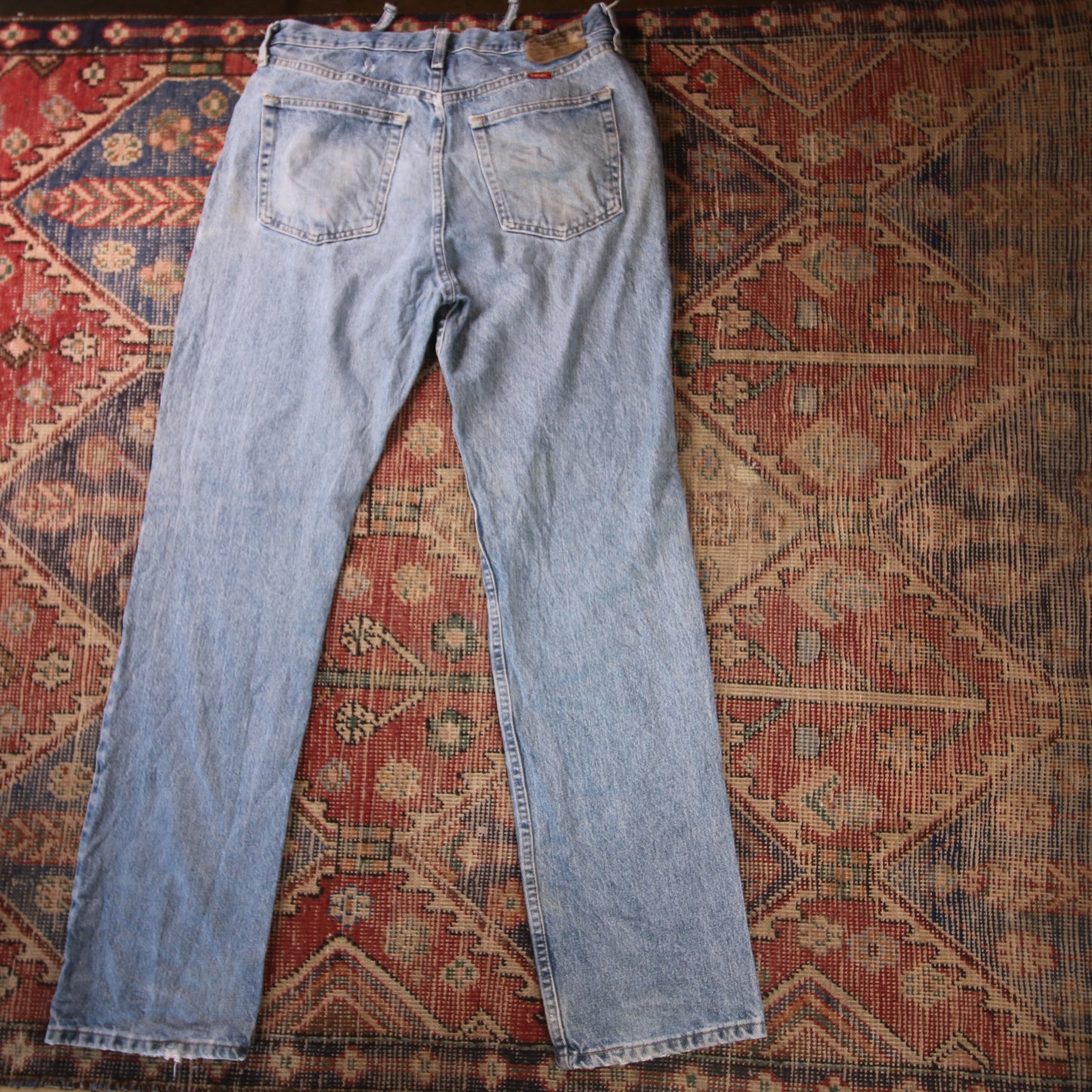 Wrangler W34 L33 Straight Leg Relaxed Fit Classic Ripped Style Blue Denim Jeans