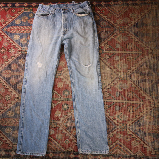 Wrangler W34 L33 Straight Leg Relaxed Fit Classic Ripped Style Blue Denim Jeans