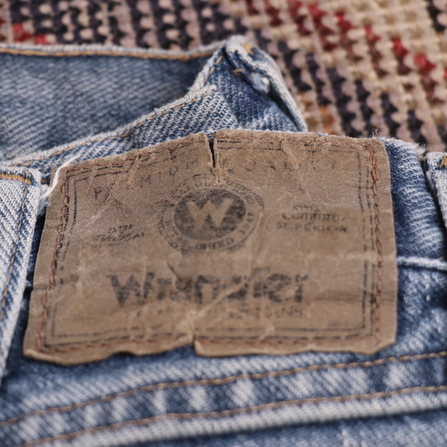 Wrangler W34 L31 Straight Leg Relaxed Fit Distressed Style Blue Denim Jeans