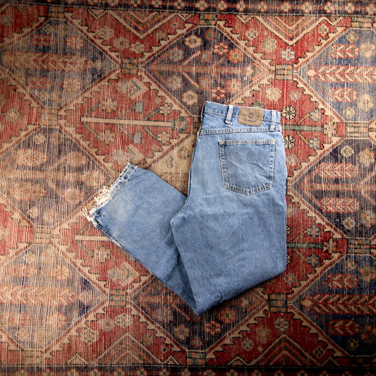 Wrangler W38 L31 Straight Leg Classic Ripped Style Blue Denim Jeans