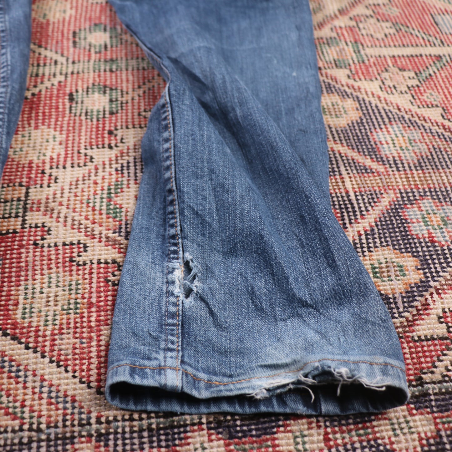 Wrangler W30 L30 Straight Leg Relaxed Fit Classic Ripped Style Blue Denim Jeans