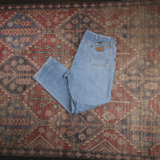 Wrangler W40 L29 Straight Leg Loose Fit Distressed Style Blue Denim Jeans
