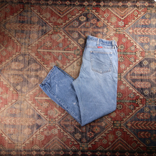 Wrangler W36 L31 Relaxed Classic Ripped Style Blue Denim Jeans