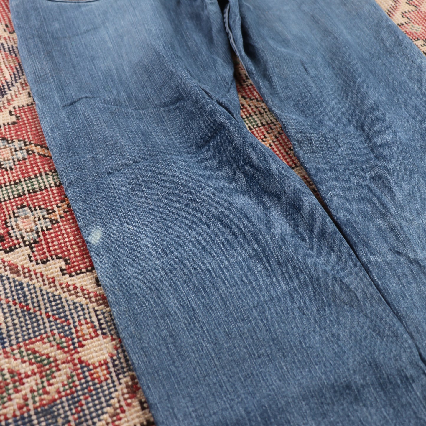 Wrangler W30 L30 Straight Leg Relaxed Fit Classic Ripped Style Blue Denim Jeans