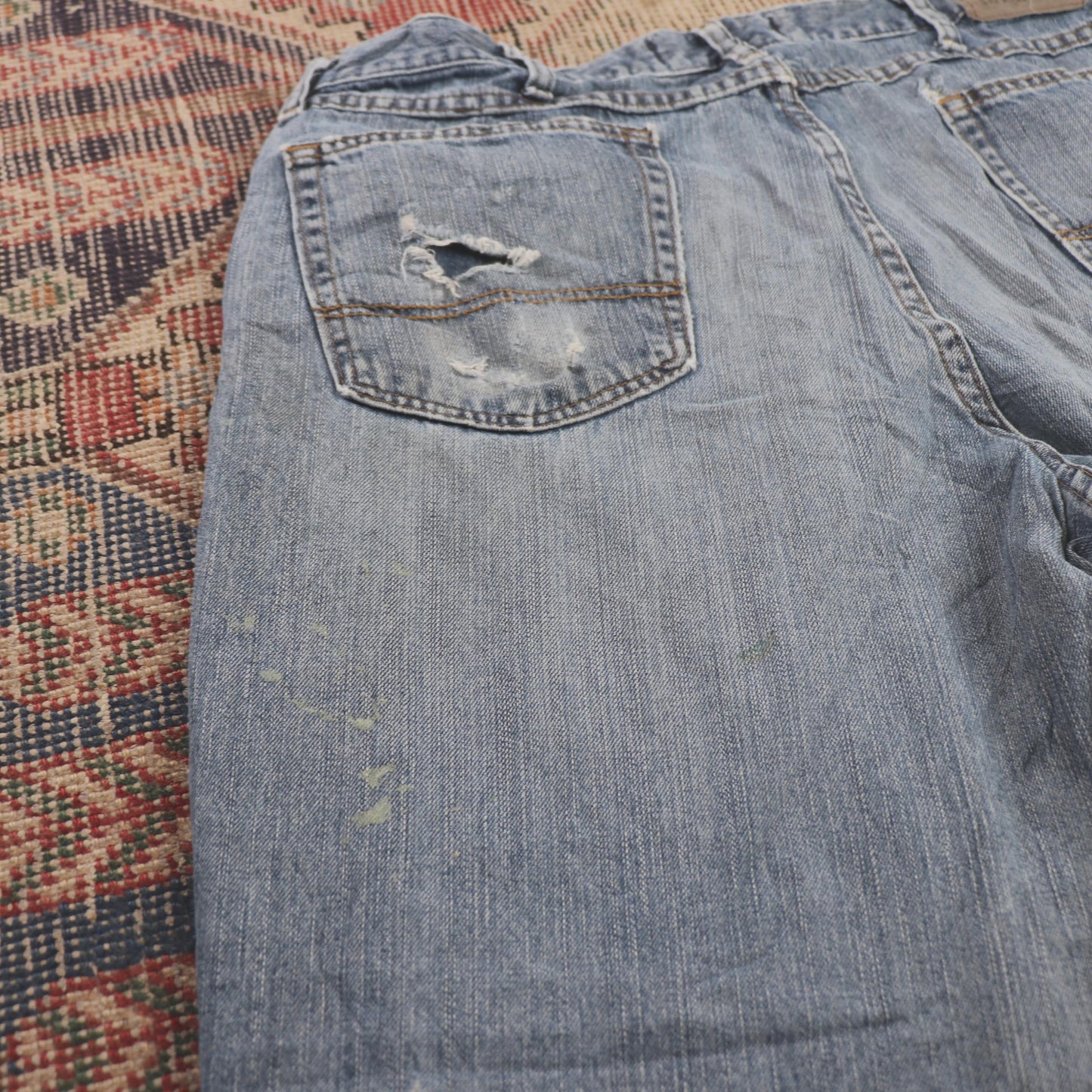 Wrangler W36 L31 Straight Leg Relaxed Fit Classic Ripped Style Blue Denim Jeans