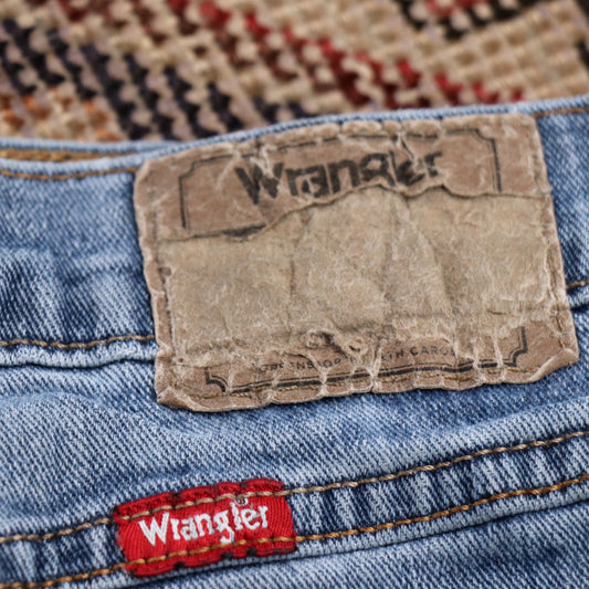 Wrangler W30 L29 Straight Leg Relaxed Fit Classic Ripped Style Blue Denim Jeans