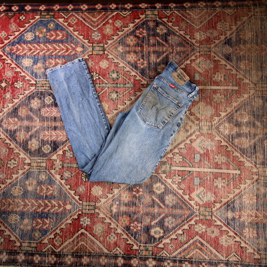 Wrangler W32 L33 Straight Leg Relaxed Fit Classic Ripped Style Blue Denim Jeans