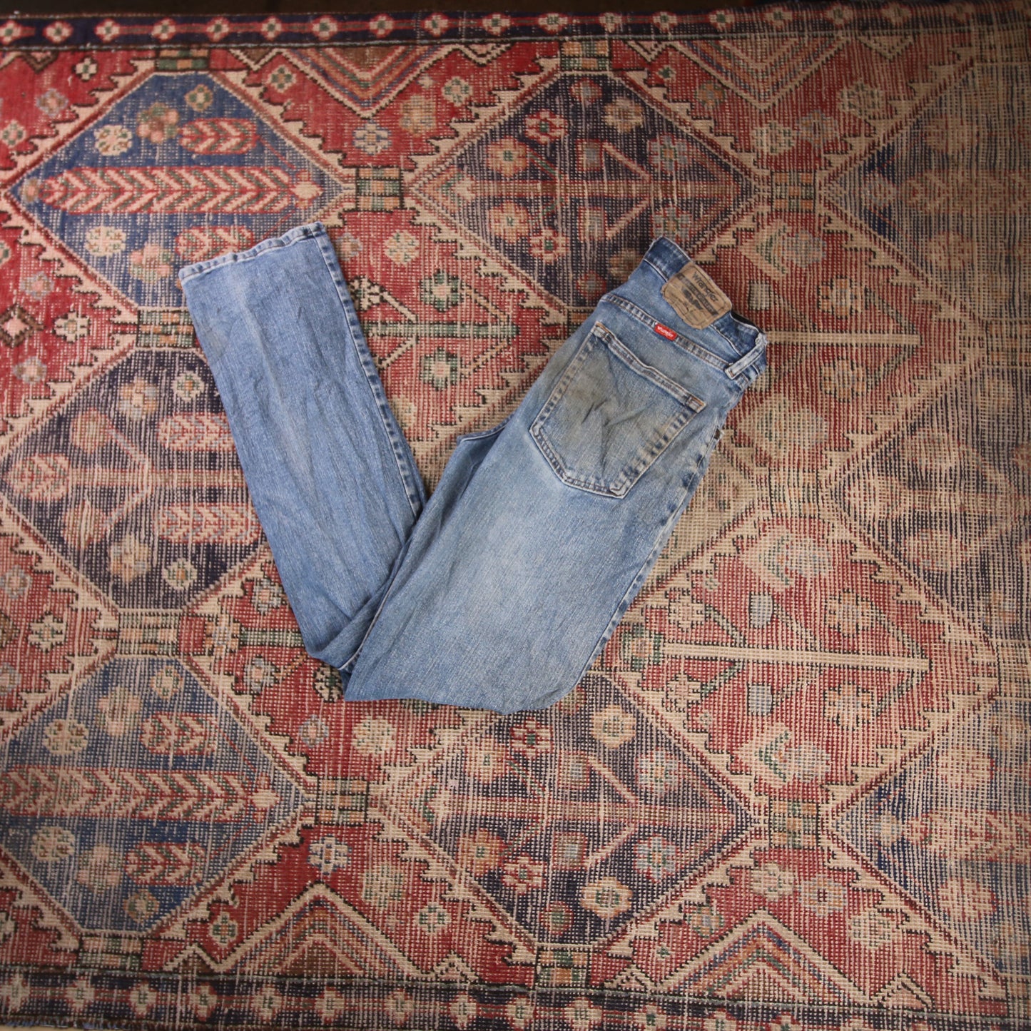 Wrangler W32 L33 Straight Leg Relaxed Fit Classic Ripped Style Blue Denim Jeans