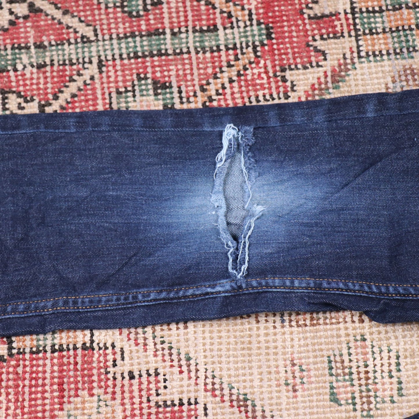 Levi's W24 L24 Straight Leg Classic Ripped Style Blue Denim Jeans