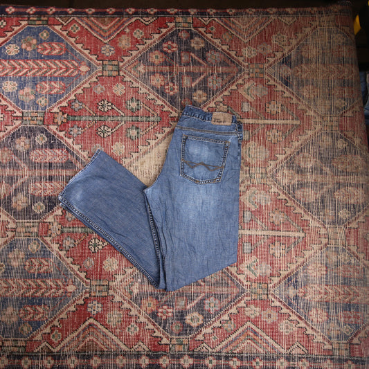 Wrangler W32 L30 Straight Leg Relaxed Fit Blue Denim Jeans