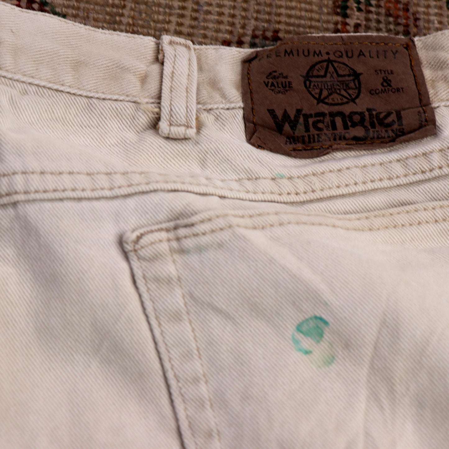 Wrangler W34 L31 Straight Leg Relaxed Fit Beige Denim Jeans