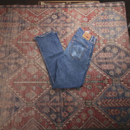 Levi's 514 W32 L30 Straight Leg Classic Ripped Style Blue Denim Jeans