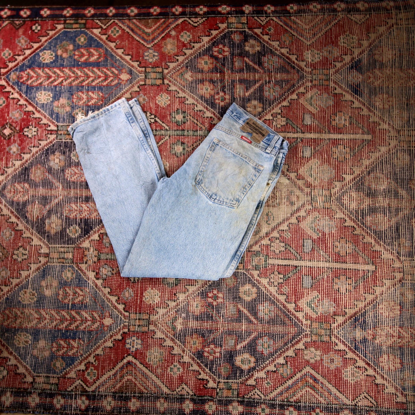 Wrangler W32 L30 Straight Leg Relaxed Fit Classic Ripped Style Blue Denim Jeans