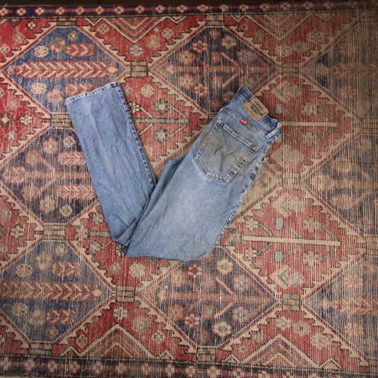 Wrangler W32 L33 Straight Leg Relaxed Fit Classic Ripped Style Blue Denim Jeans