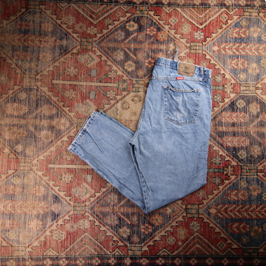 Wrangler W40 L31 Relaxed Blue Denim Jeans