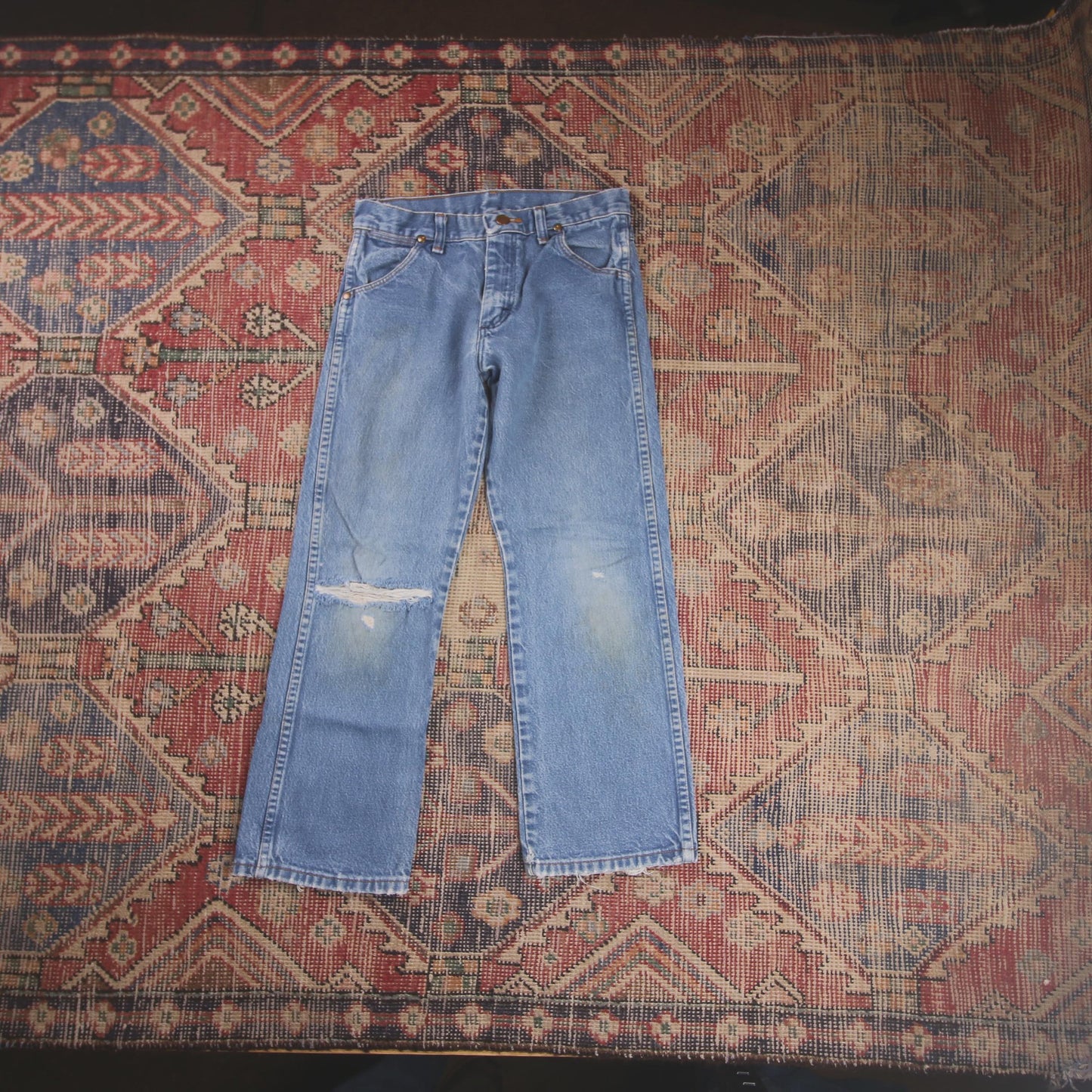 Wrangler W26 L24 Straight Leg Relaxed Fit Classic Ripped Style Blue Denim Jeans