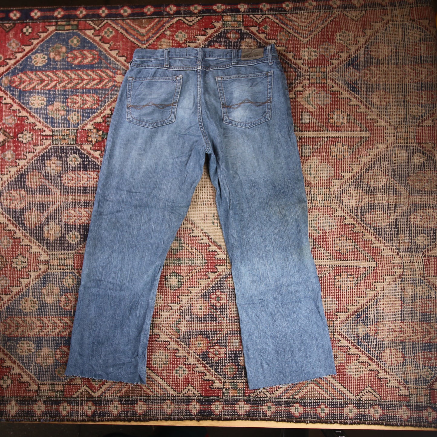 Wrangler W34 L27 Straight Leg Relaxed Fit Classic Ripped Style Blue Denim Jeans