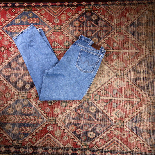 Wrangler W38 L31 Straight Leg Relaxed Fit Blue Denim Jeans