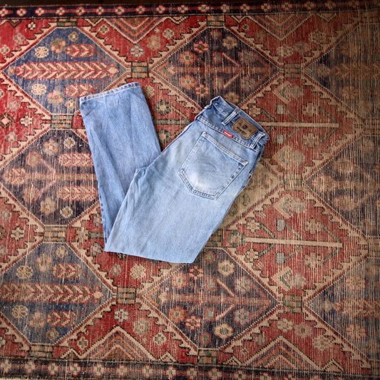 Wrangler W34 L30 Straight Leg Relaxed Fit Classic Ripped Style Blue Denim Jeans
