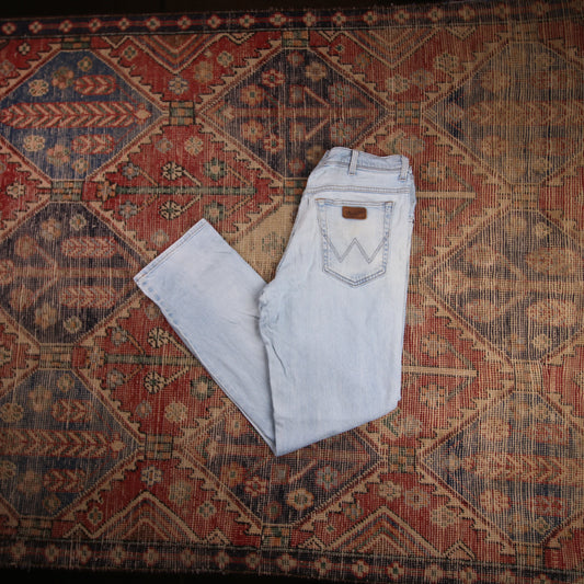 Wrangler W34 L32 Straight Leg Loose Fit Classic Ripped Style Blue Denim Jeans