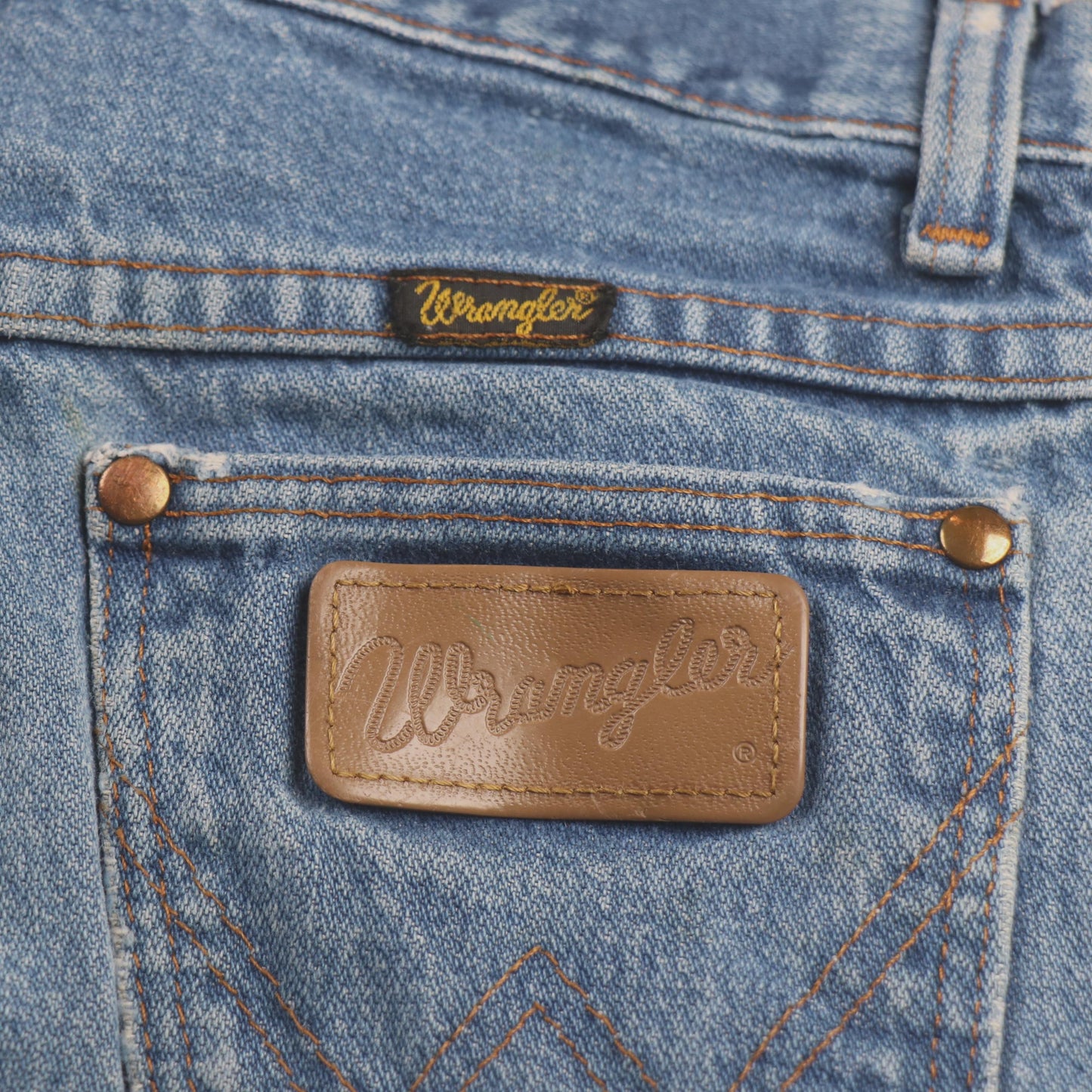 Wrangler W26 L24 Straight Leg Relaxed Fit Classic Ripped Style Blue Denim Jeans
