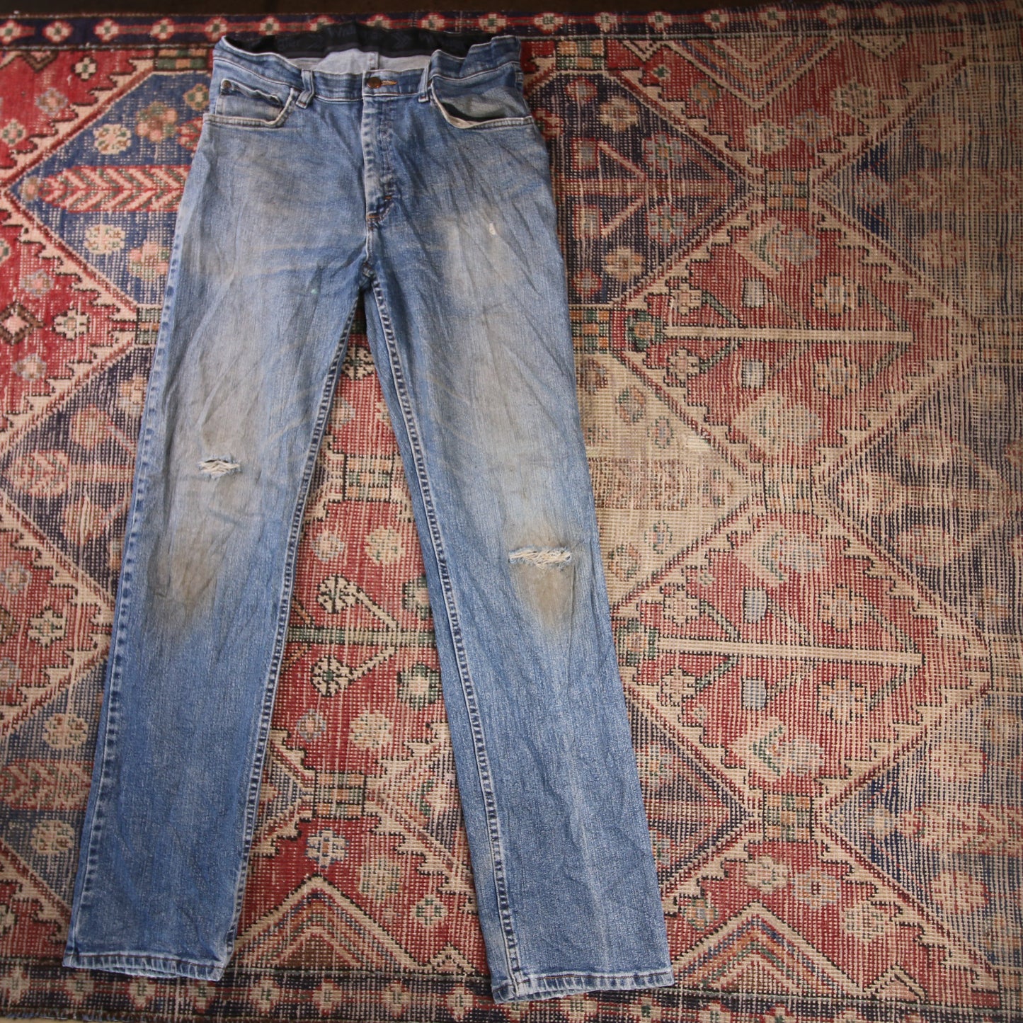Wrangler W32 L33 Straight Leg Relaxed Fit Classic Ripped Style Blue Denim Jeans