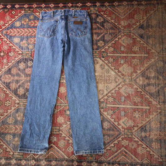 Wrangler W38 L31 Straight Leg Relaxed Fit Blue Denim Jeans