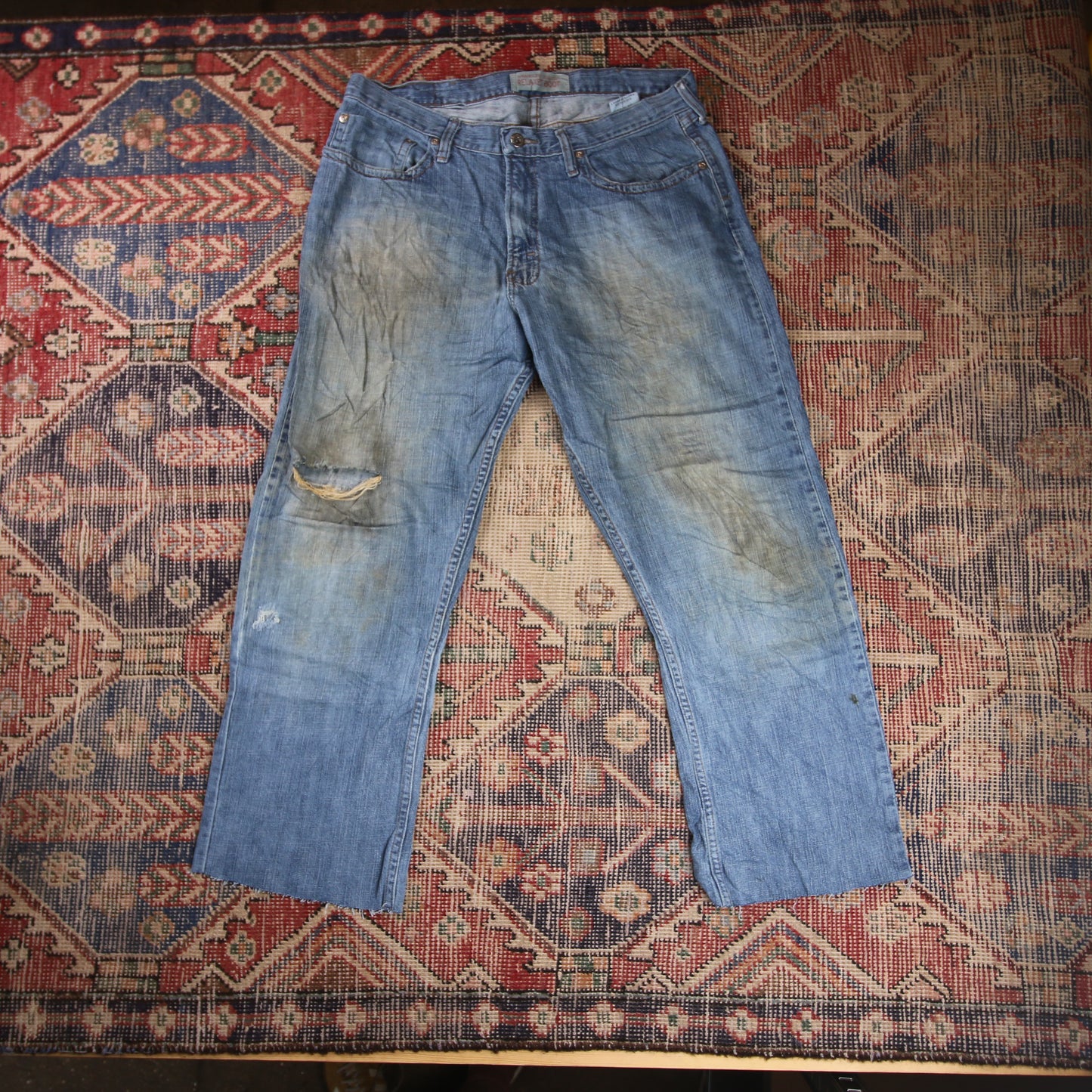 Wrangler W34 L27 Straight Leg Relaxed Fit Classic Ripped Style Blue Denim Jeans