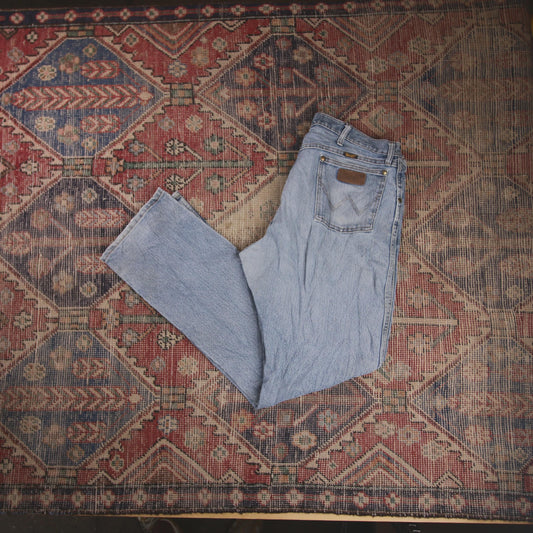 Wrangler W38 L33 Straight Leg Relaxed Fit Blue Denim Jeans