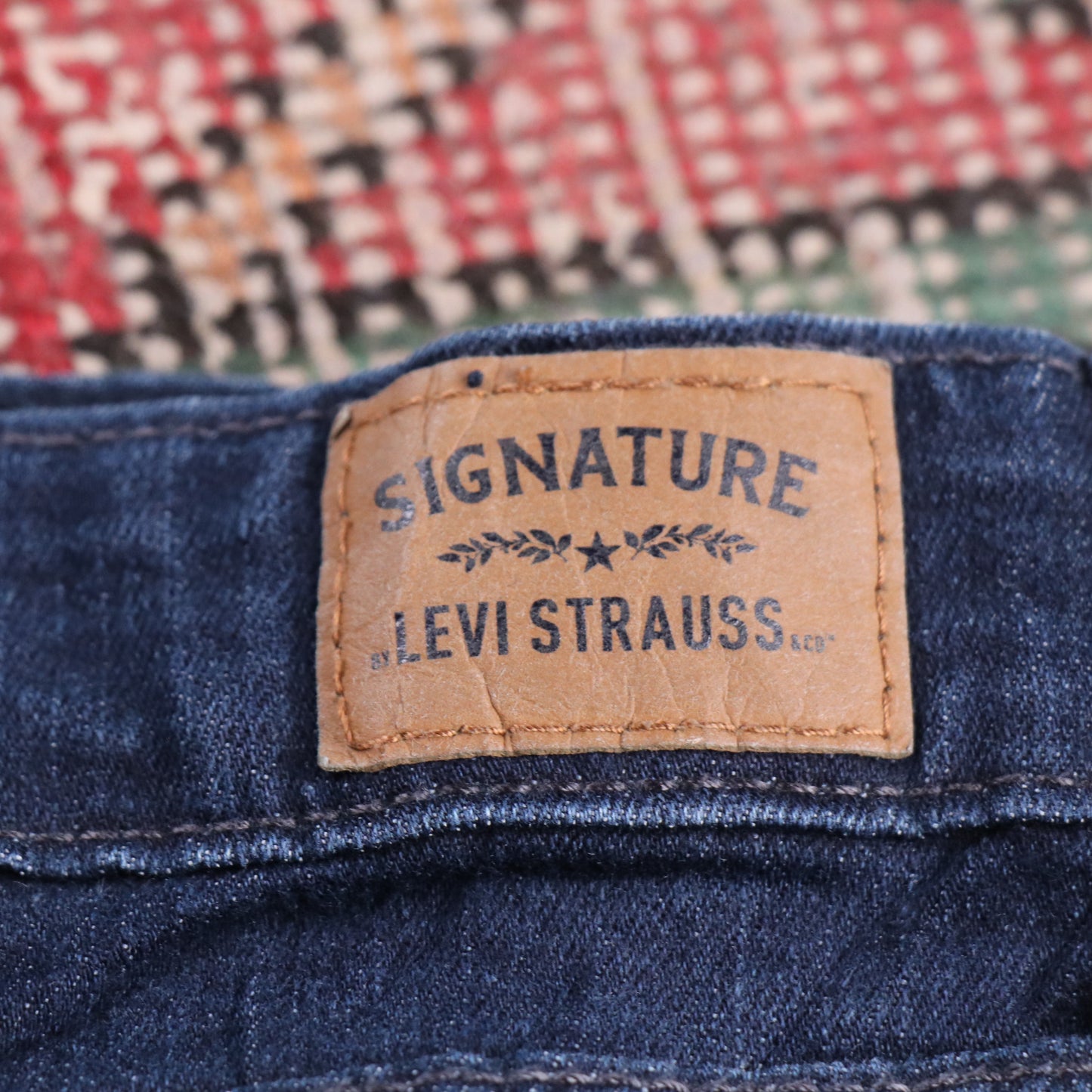 Levi's Signature W34 L28 Straight Leg Loose Fit Classic Ripped Style Blue Denim
