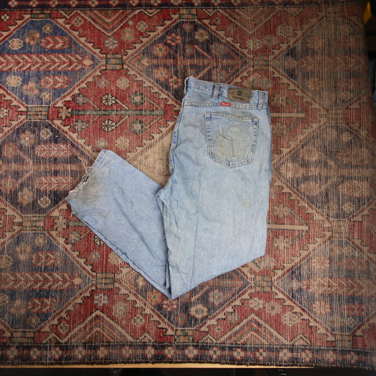 Wrangler W42 L30 Straight Leg Relaxed Fit Blue Denim Jeans