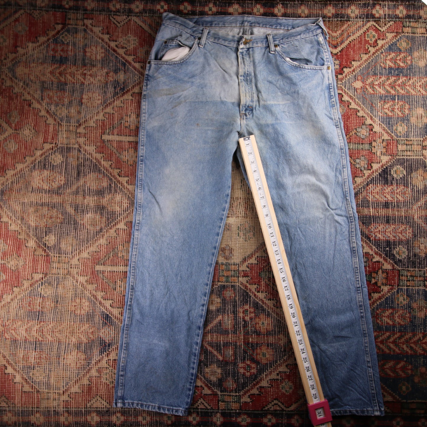 Wrangler W36 L31 Relaxed Classic Ripped Style Blue Denim Jeans