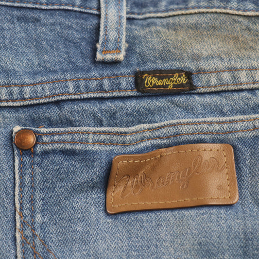 Wrangler W34 L32 Straight Leg Regular Fit Classic Ripped Style Blue Denim Jeans