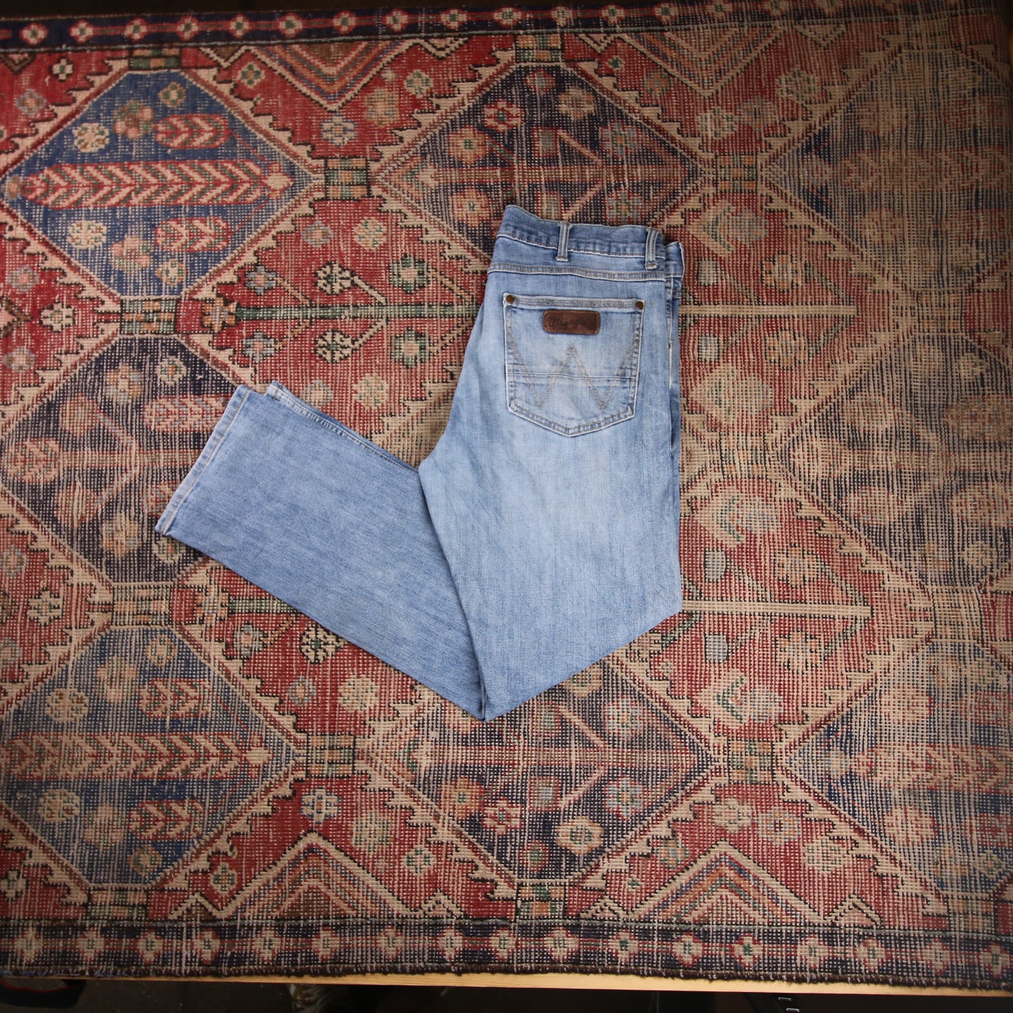 Wrangler W34 L31 Straight Leg Slim Fit Classic Ripped Style Blue Denim Jeans