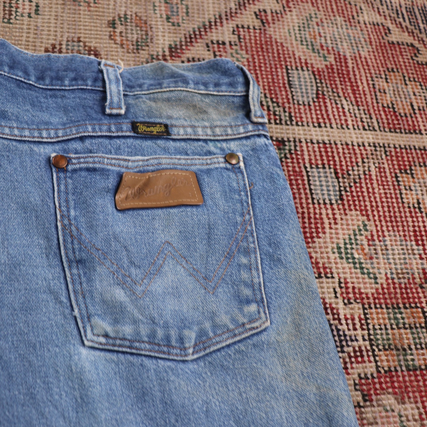 Wrangler W34 L28 Straight Leg Relaxed Fit Beige Denim Jeans