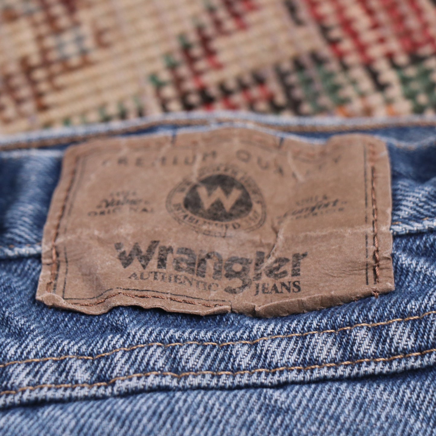 Wrangler W32 L30 Straight Leg Relaxed Fit Distressed Style Blue Denim Jeans