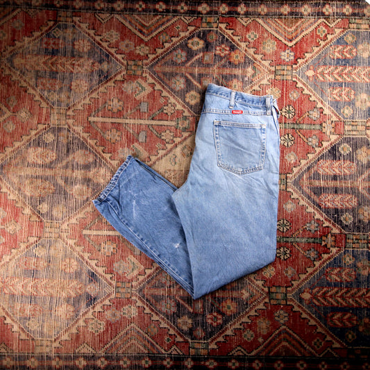 Wrangler W36 L31 Relaxed Classic Ripped Style Blue Denim Jeans