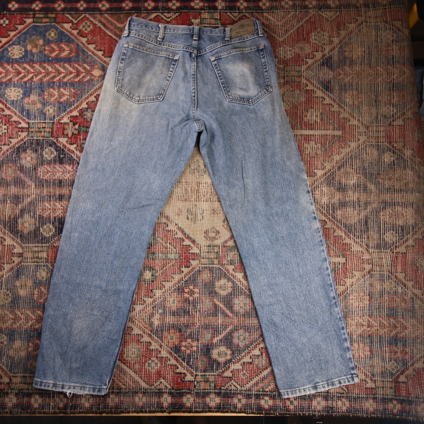 Wrangler W34 L31 Straight Leg Relaxed Fit Distressed Style Blue Denim Jeans